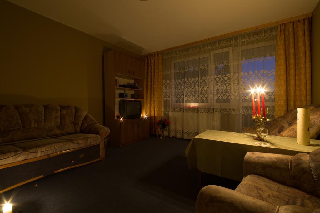 Apartament Zakopane Utrzymany W Stylu Goralskiej Chaty Habitación foto